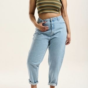 Lucy &Yak Dana Light Wash Mom Jeans